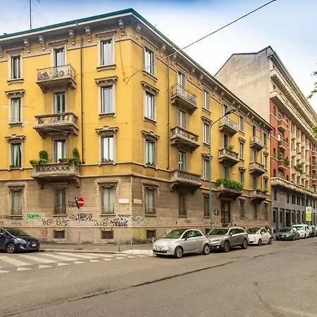 Elegante Casa Liberty Daire Milano
