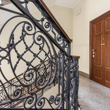 Elegante Casa Liberty Milan